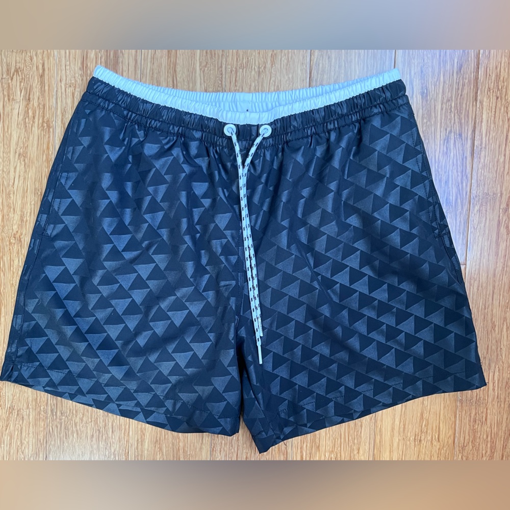 Chubbies swim trunks Black inseam 5.5” size small. 1210